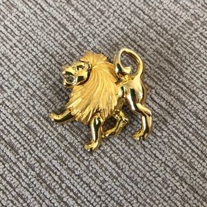 BROOCH LION